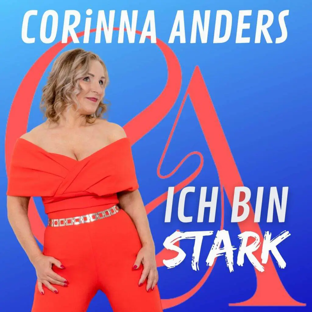 Eine Frau in einem roten schulterfreien Oberteil und einer roten Hose posiert selbstbewusst vor einem blauen Hintergrund mit rotem Text. Oben steht in großen Buchstaben „Schlagersängerin CORINNA ANDERS“ und darunter „ICH BIN STARK“. Ihr Hit „Dein Zug ist abgefahren“ definiert ihre kraftvolle Präsenz.